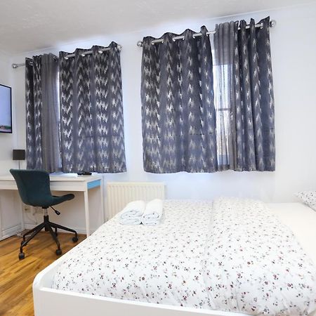 Fabulous Room With En-Suite Bathroom And Shared Kitchen Thamesmead  Eksteriør bilde