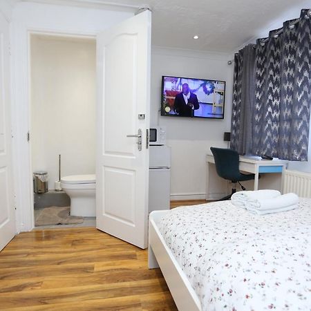 Fabulous Room With En-Suite Bathroom And Shared Kitchen Thamesmead  Eksteriør bilde