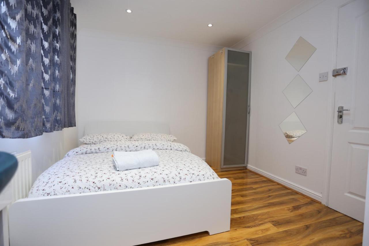 Fabulous Room With En-Suite Bathroom And Shared Kitchen Thamesmead  Eksteriør bilde