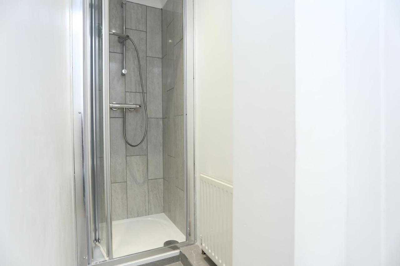 Fabulous Room With En-Suite Bathroom And Shared Kitchen Thamesmead  Eksteriør bilde